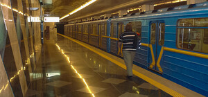 Пассажиры ездят в метро на свой страх и риск