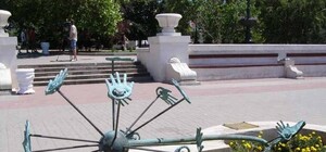 Януковича просят восстановить снесенный в Севастополе 