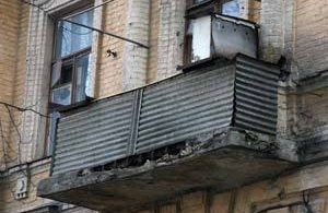 Аварийные балконы часто становятся причинами беды. Фото: kp.ua