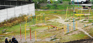 На Победоносной вместо футбольного поля строят частную стоянку