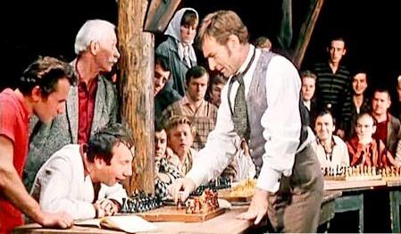 Завтра гроссмейстер сыграет против любителей. Скриншот с фильма "12 стульев", реж. Л. Гайдай.