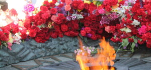 В парке Славы вандалы сломали Вечный огонь