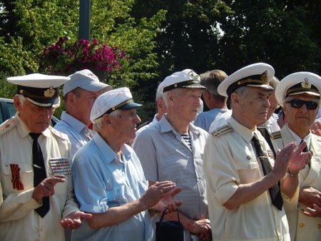 Праздничные речи моряков. Фото: www.podilr.gov.ua
