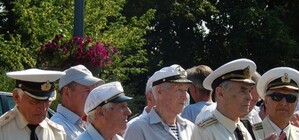 Трогательные снимки: как ветераны флота почтили память товарищей