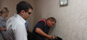 В Донецке квартиры должников за коммуналку взламывают фомками