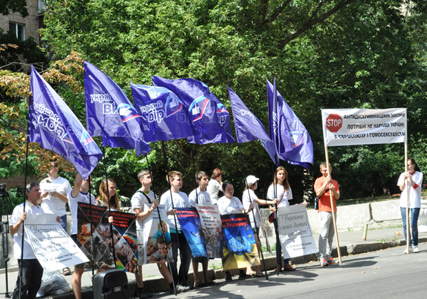 Новость - Общество - "Украинский выбор"  пикетировал  посольство Дании