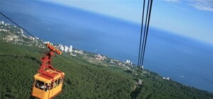 Авария на канатной дороге Мисхор - Ай-Петри: десятки людей застряли на высоте 150 метров