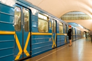 Работу киевского метро продлят на полчаса. Фото: metro.kiev.ua
