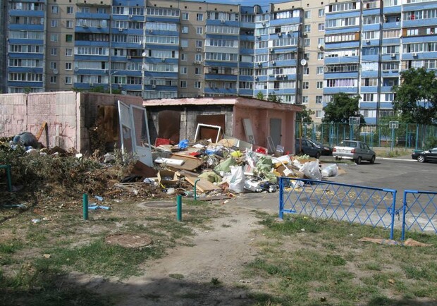 Новость - Коммуналка - Не пригодилось: на Троещине обнаружена огромная свалка, которую устроили жильцы домов