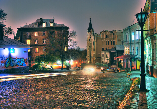 Андреевский спуск - одно из самых популярных мест в Киеве. Фото: guidekiev.com