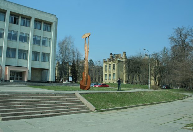 Скульптура функционирует благодаря солнечной батарее. Фото Егора и Никиты Зигура