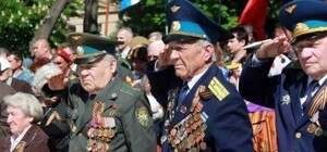 Бойцам, освобождавшим Донецк, город подарит машины