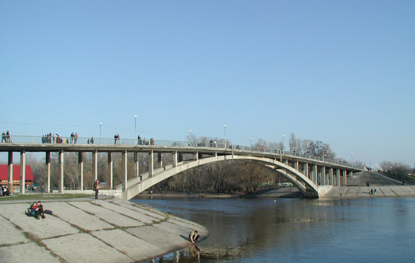Мост будет готов к концу этого месяца.
Фото: gazetavv.com