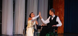 В Бердянске для инвалидов Янукович устроил праздник