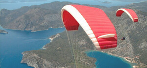 В Коктебеле двое парапланеристов разбились о гору