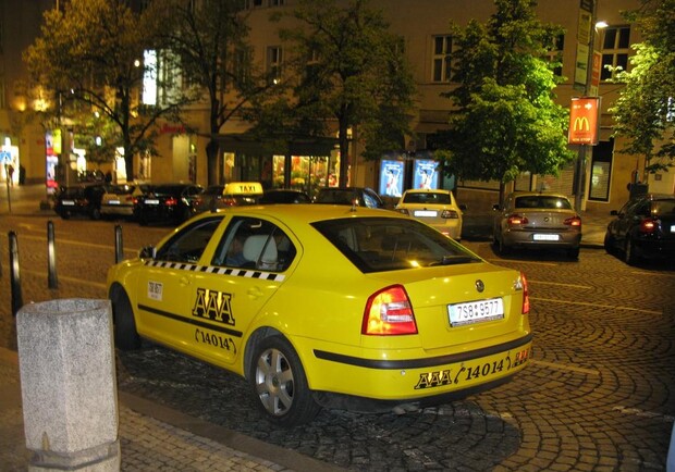 Киевляне воюют с таксистами. Фото: board.com.ua