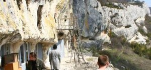 В Крыму из пещерных монастырей выгоняют монахов