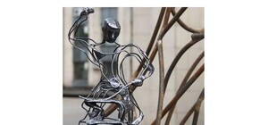 За горсоветом будет следить громадный железный человек