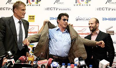 Три богатыря еле сидели на пресс-концеренции в сильную жару.
Фото с сайта kp.ua
