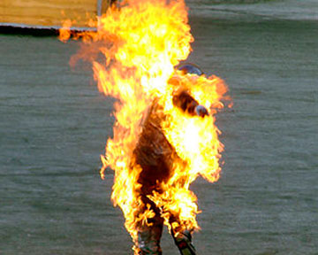 Мужчина хотел сжечь себя из-за безответной любви. Фото: podrobnosti.ua