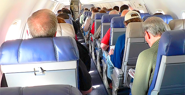 Пассажиры прибыли с 3-часовым опозданием. Фото с сайта <a href="http://onemansblog.com/2009/12/22/halleluja-new-rules-for-the-airline-industry-3-hours-max-on-the-tarmac/">onemansblog.com</a>.