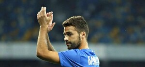 Двух футболистов 