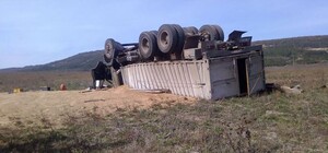 На крымской трассе перевернулся 