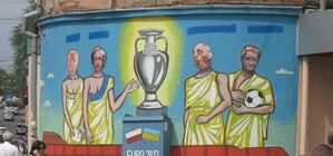 Харьковчане размещают рекламу на лавочках и лицах