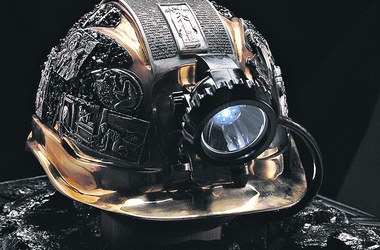 Новость - События - В Киеве покажут шахтерскую каску из серебра и с алмазами