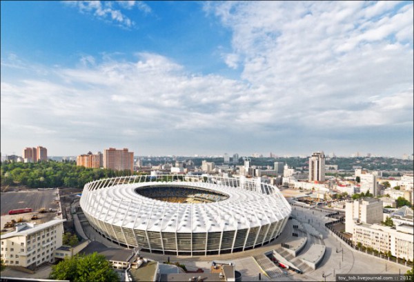 Из-за матча на Олимпийском парковка рядом будет запрещена. Фото: sport.img.com.ua