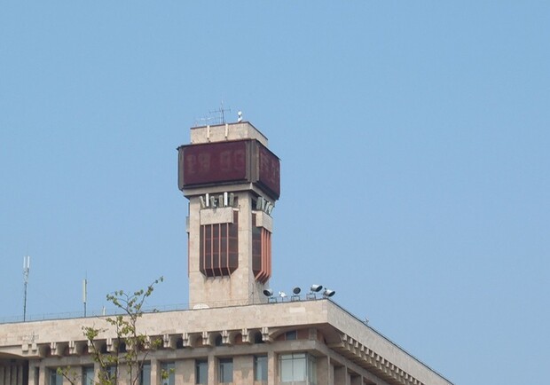 Часы на Майдане сегодня не работают. Фото с сайта blogs.privet.ru 