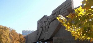 Вандалы расписали матами Мемориал героической обороны Севастополя