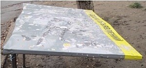 В центре города доску объявлений превратили в стол для продажи рыбы