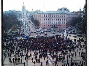 На Михайловской площади митинговать все еще можно. Фото: Олег Терещенко