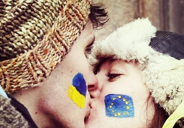 Новость - Люди города - Евромайдан в Instagram: как киевляне грелись, спали и ломали елку