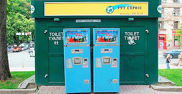 На Крещатике подорожали туалеты. Фото с сайта nbnews.com.ua