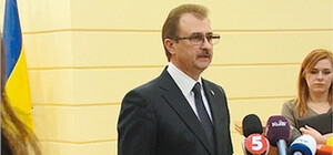 Последствия штурма мэрии: Попов впервые появился на публике в очках-хамелеонах