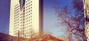 В центре Донецка сносят старые бараки – вместе с ними рушатся жилые дома