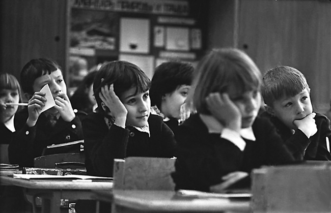 Дети ходят в школы в обычном режиме. Фото с сайта www.pravmir.ru