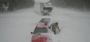 Водителям на заметку – как уберечь авто в снегопады и морозы