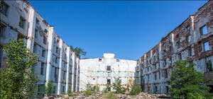 Фоторепортаж из заброшенного химического завода в Крыму