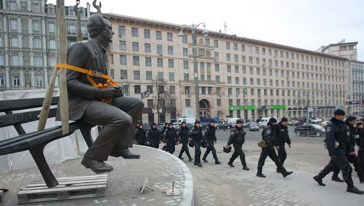 Памятник Лобановскому перенесли. Фото с сайта comments.ua
