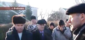 В Крыму сотни людей пришли штурмовать отделение милиции из-за убийства парня