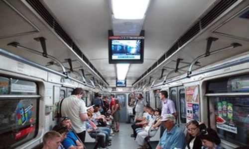 Мониторы из вагонов метро скоро уберут. Фото с сайта 112.ua 
