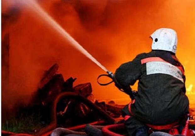 В Киеве горел второй склад за сутки. Фото с сайта novostiua.net 