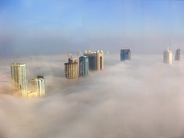 Город заволокло туманом. Фото с сайта lols.ru 