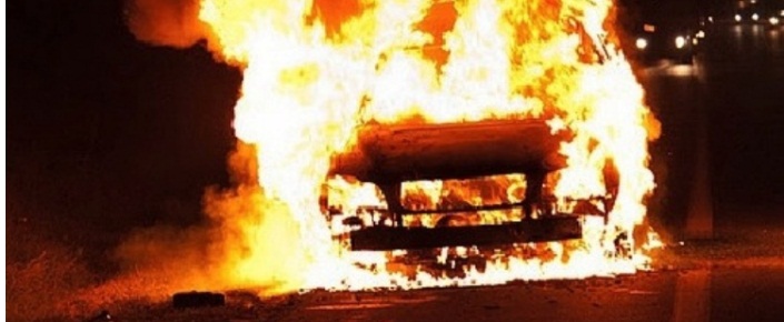 В Киеве горели автомобили. Фото с сайта sled.net.ua 