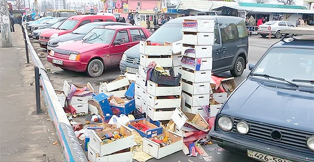 Новость - События - Фотофакт: стихийные торговцы превратили киевскую улицу в мусорник