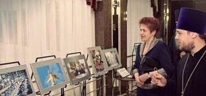 В Донецке Людмилу Янукович встретили рождественскими колядками