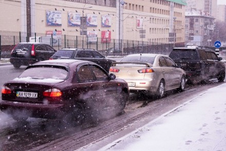 В Киеве 8-балльные пробки. Фото с сайта unian.net